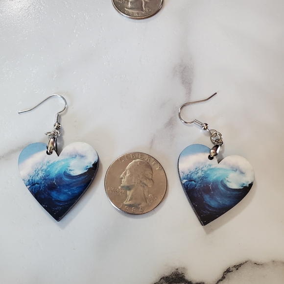 Ocean Wave Heart Shape Earrings - Picture 2 of 7